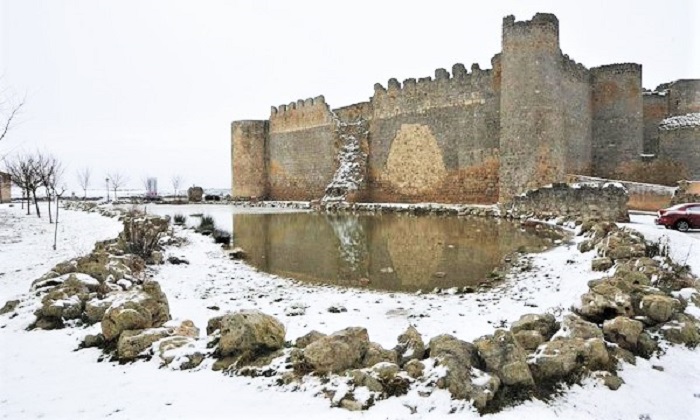 "Kings will freeze to death in their castles" - Urueña Castle, in Castilla y León, Spain