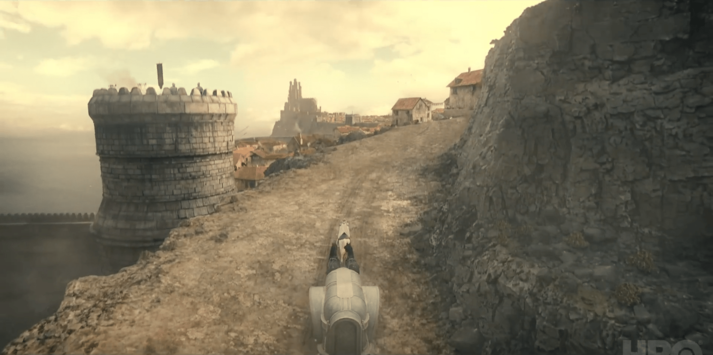 Alicent's litter, guarded by a kingsguard, approaches King's Landing