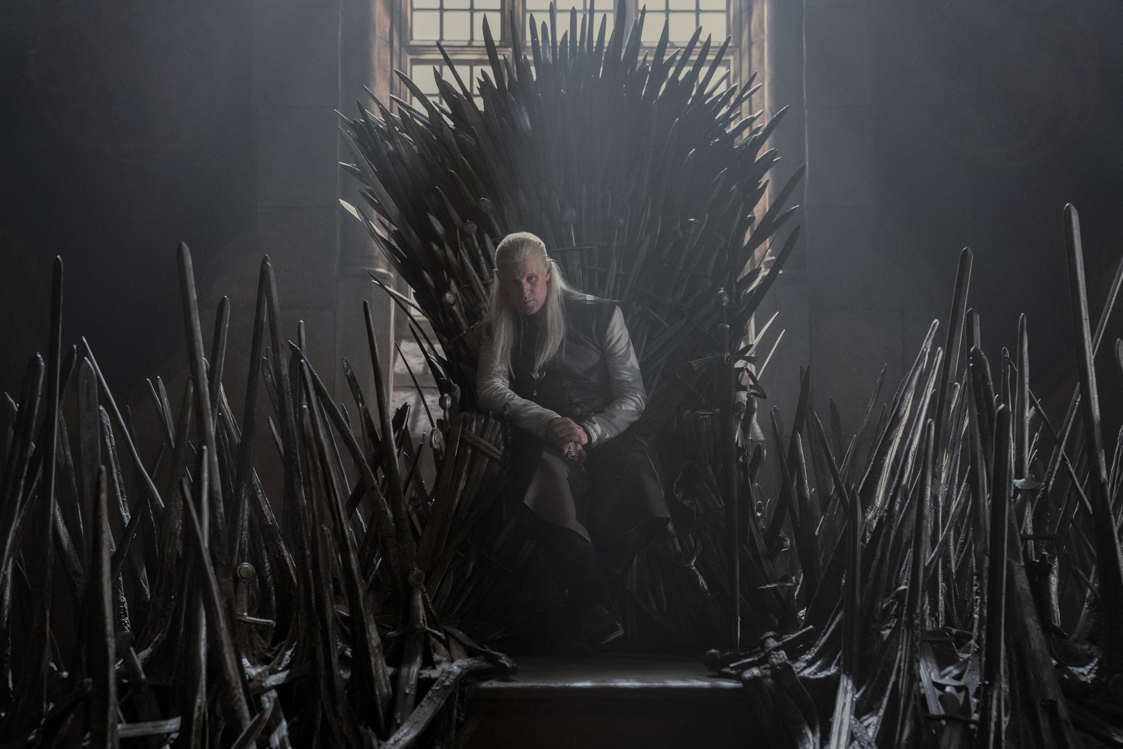 Daemon Targaryen (Matt Smith), Iron Throne 1x01