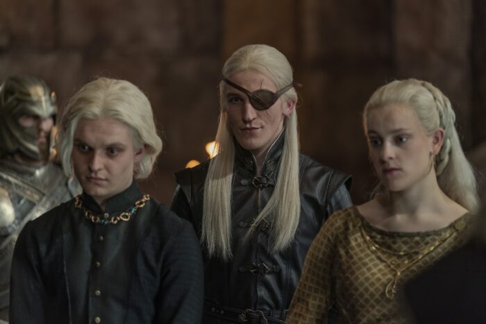 King's Landing Red Keep Throne Room, Aegon II Targaryen (Tom Glynn-Carney), Aemond Targaryen (Ewan Mitchell), Helaena Targaryen (Phia Saban), 1x08 (1)