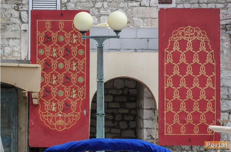 Lannister Baratheon banner