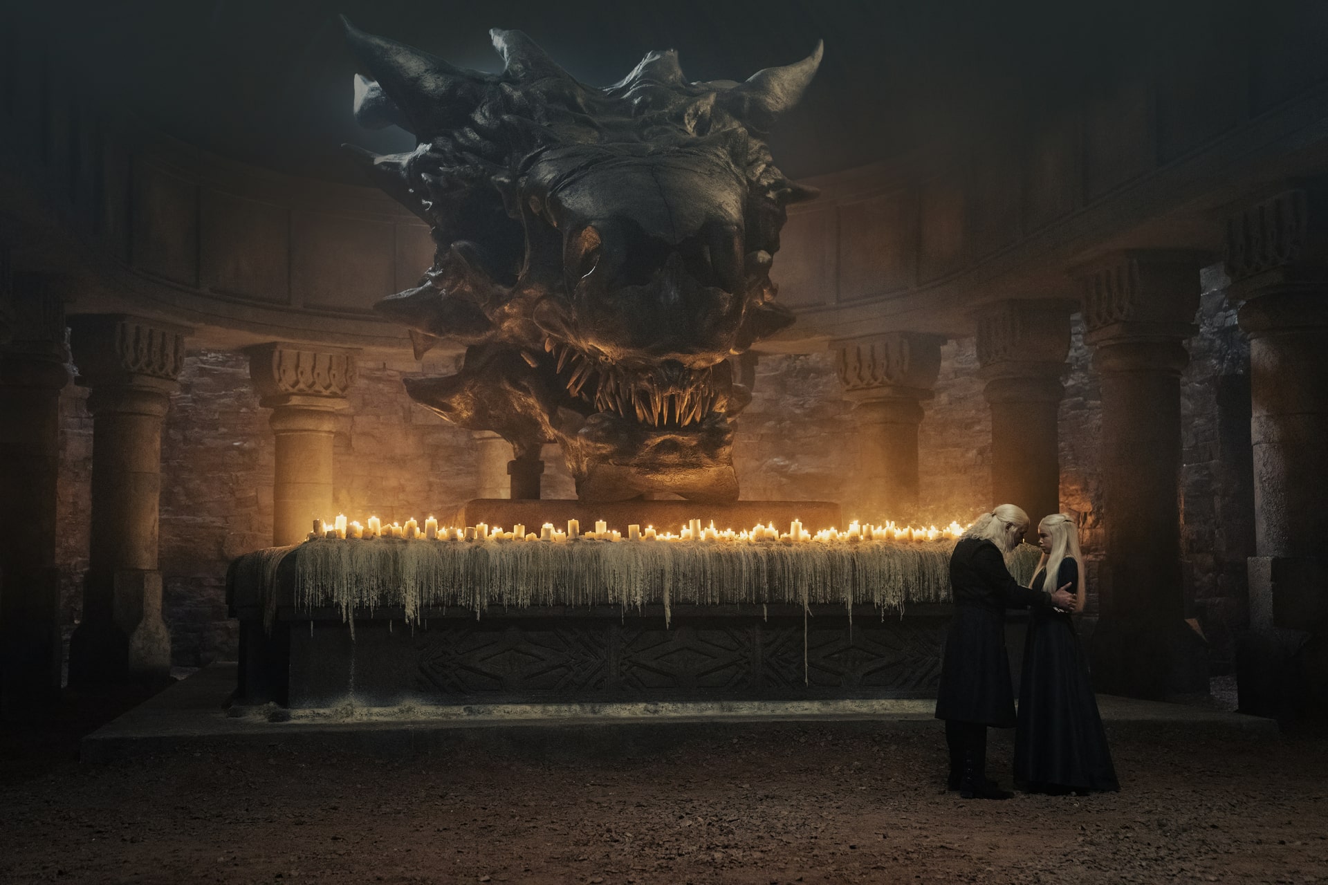 Young Rhaenyra (Milly Alcock), Viserys Targaryen (Paddy Considine), Balerion Skull Room 1x01