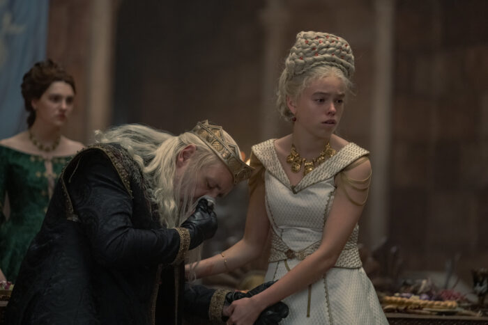 1x05 King's Landing Red Keep Throne Room Wedding Viserys (Paddy Considine), Young Alicent (Milly Alcock) (2)