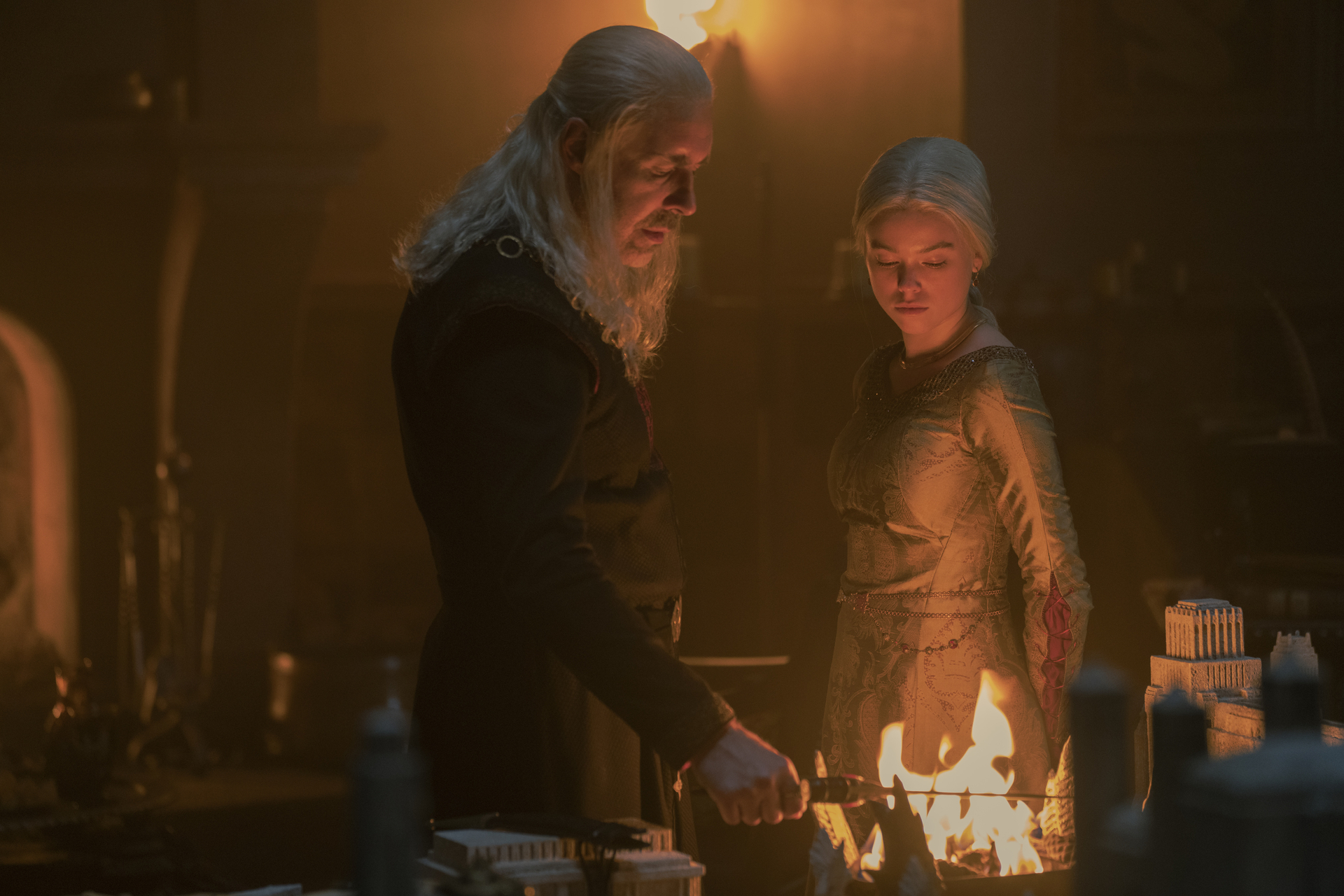 Viserys (Paddy Considine), Young Rhaenyra (Milly Alcock), Catspaw Valyrian Steel Dagger, Aegon's Song of Ice and Fire Prophecy, Balerion Skull Room 1x04