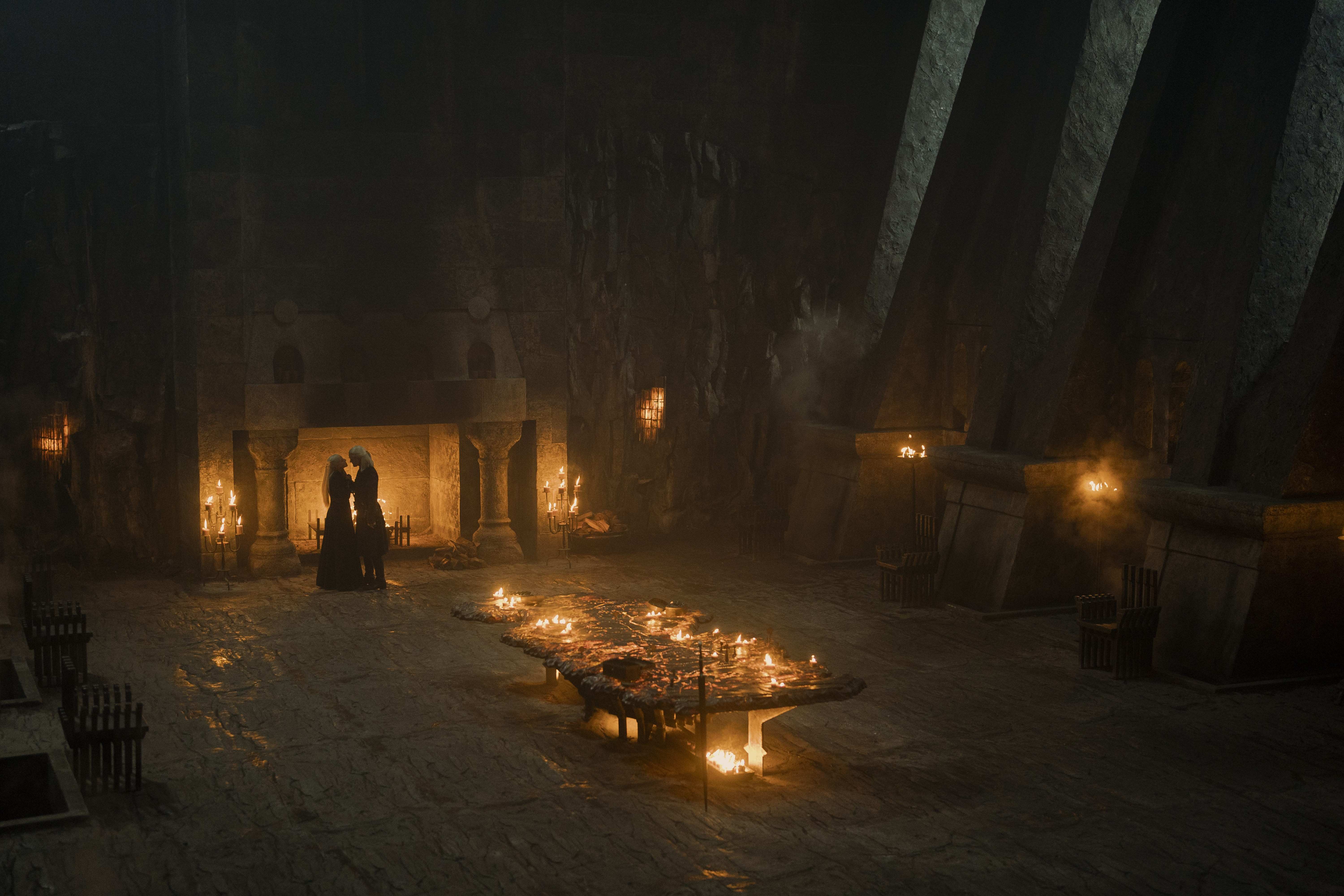 Dragonstone Castle, Daemon Targaryen (Matt Smith), Rhaenyra Targaryen (Emma D'Arcy), 1x10 (2)