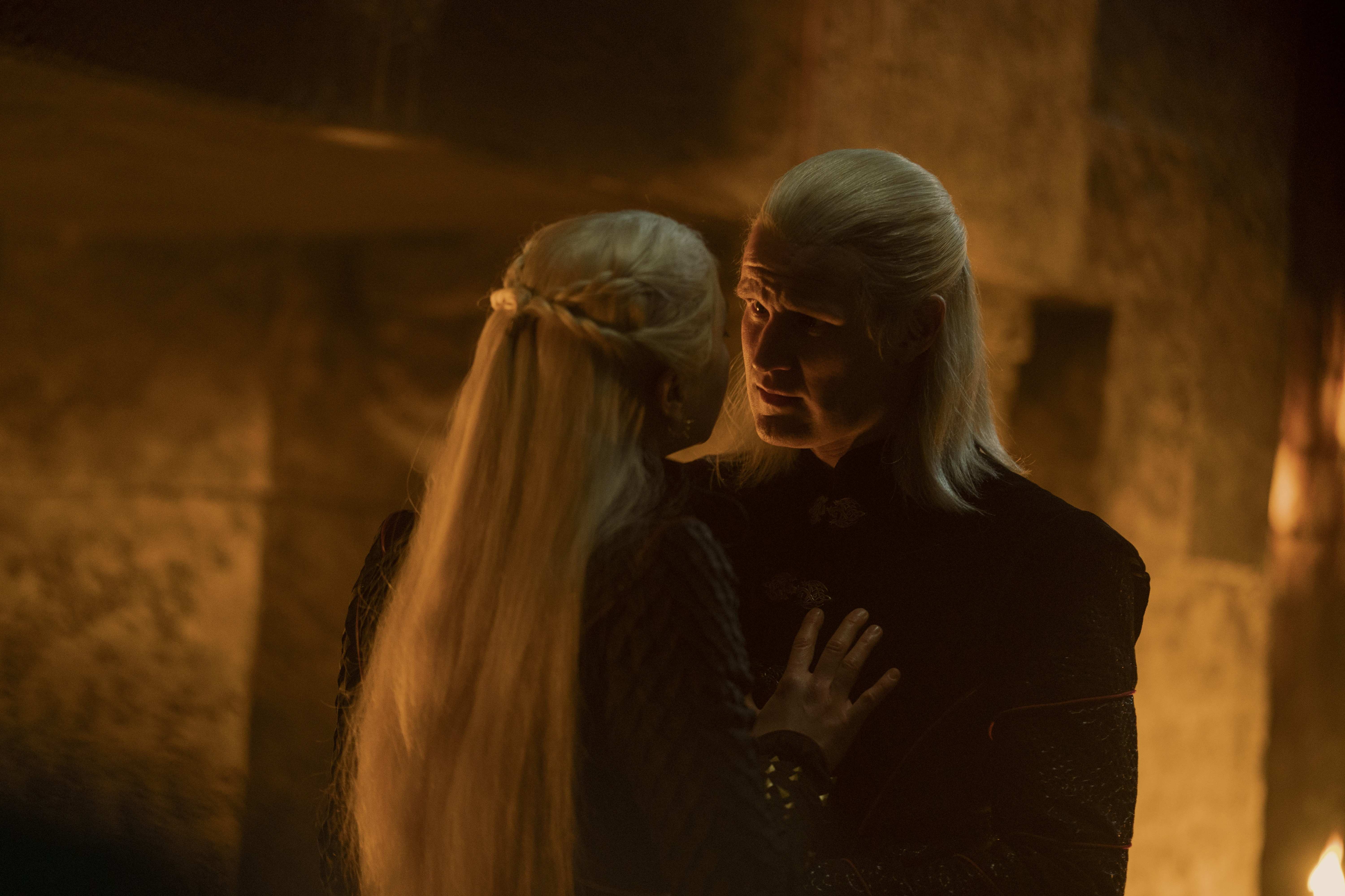 Dragonstone Castle, Daemon Targaryen (Matt Smith), Rhaenyra Targaryen (Emma D'Arcy), 1x10 (3)