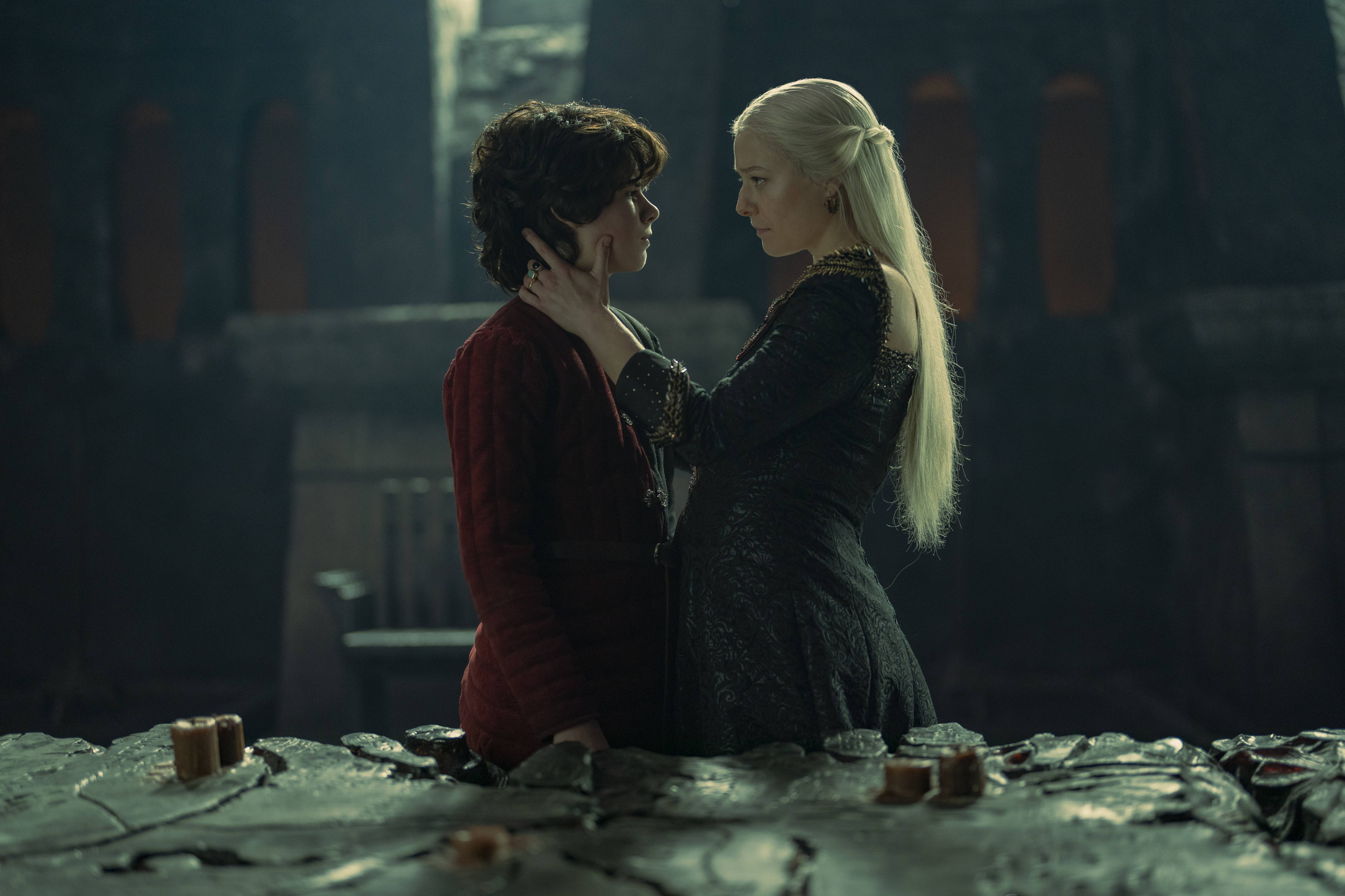 Dragonstone Castle, Luke Velaryon (Elliot Grihault), Rhaenyra Targaryen (Emma D'Arcy), 1x10 (1)