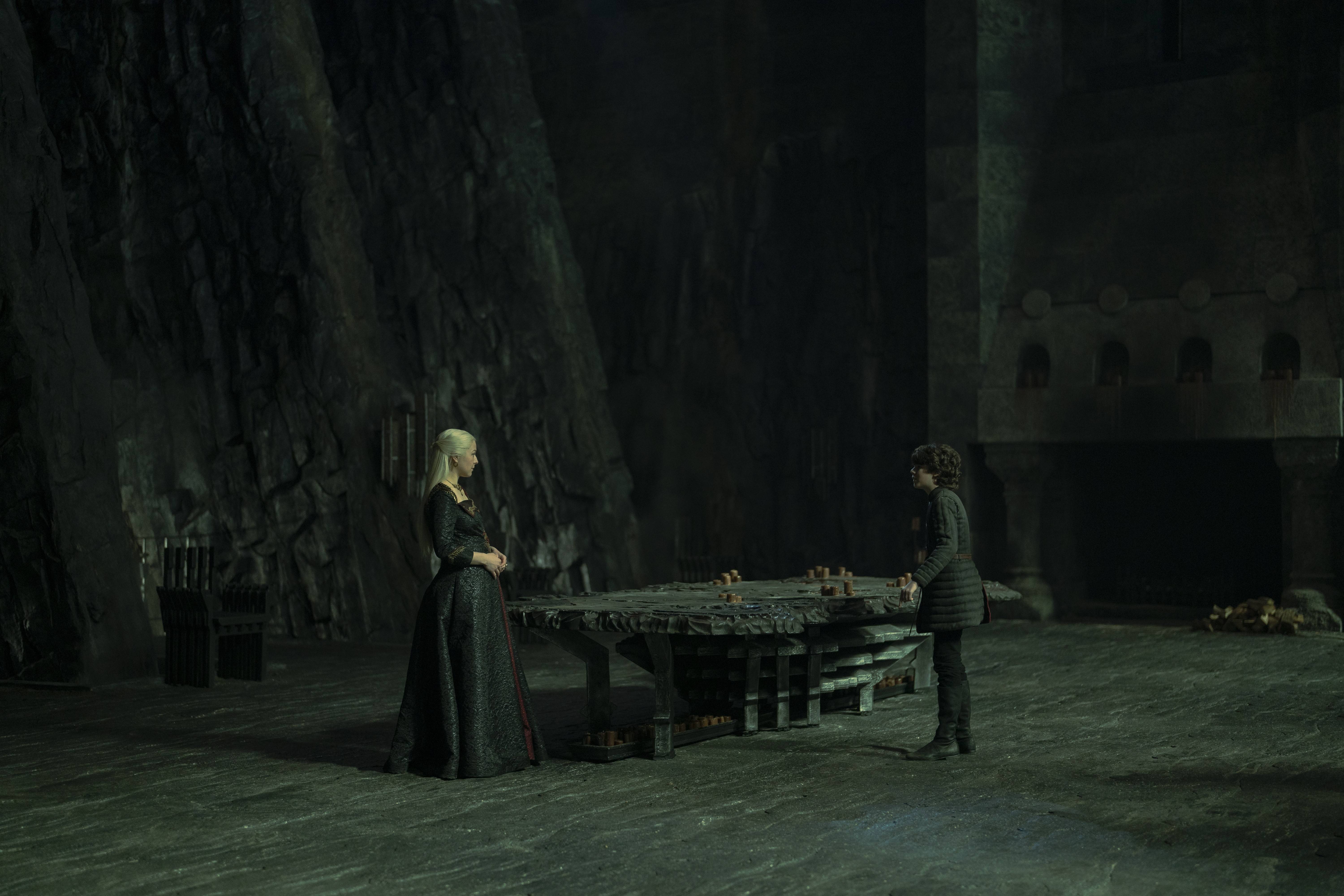 Dragonstone Castle, Rhaenyra Targaryen (Emma D'Arcy), Luke Velaryon (Elliot Grihault), 1x10 (1)