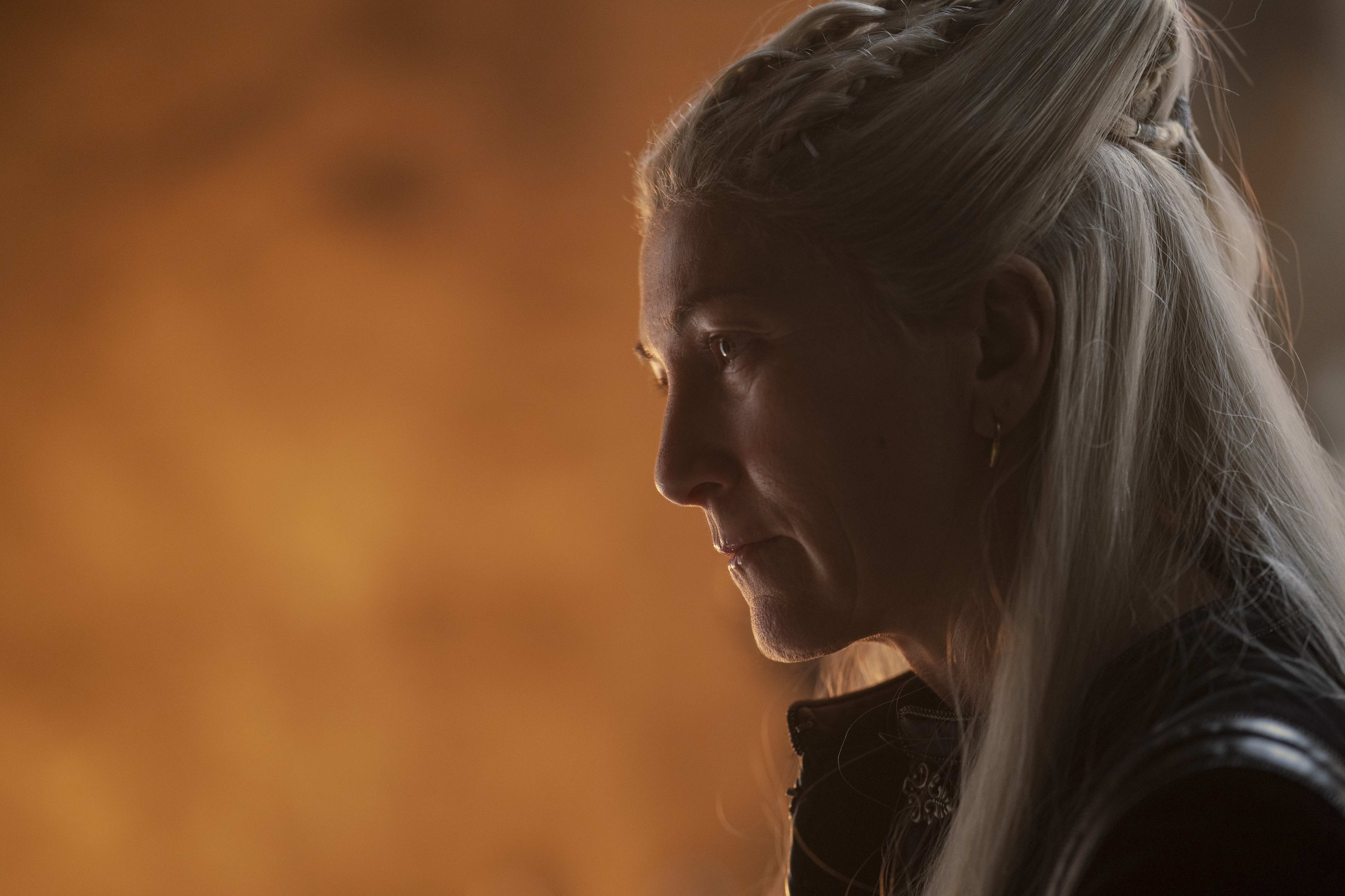 Dragonstone Castle, Rhaenys Targaryen (Eve Best), 1x10 (3)