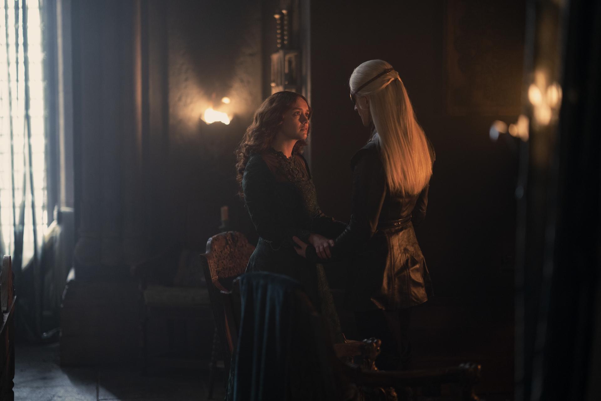 King's Landing Red Keep, Alicent Hightower (Olivia Cooke), Aemond Targaryen (Ewan Mitchell), 1x09 (1)