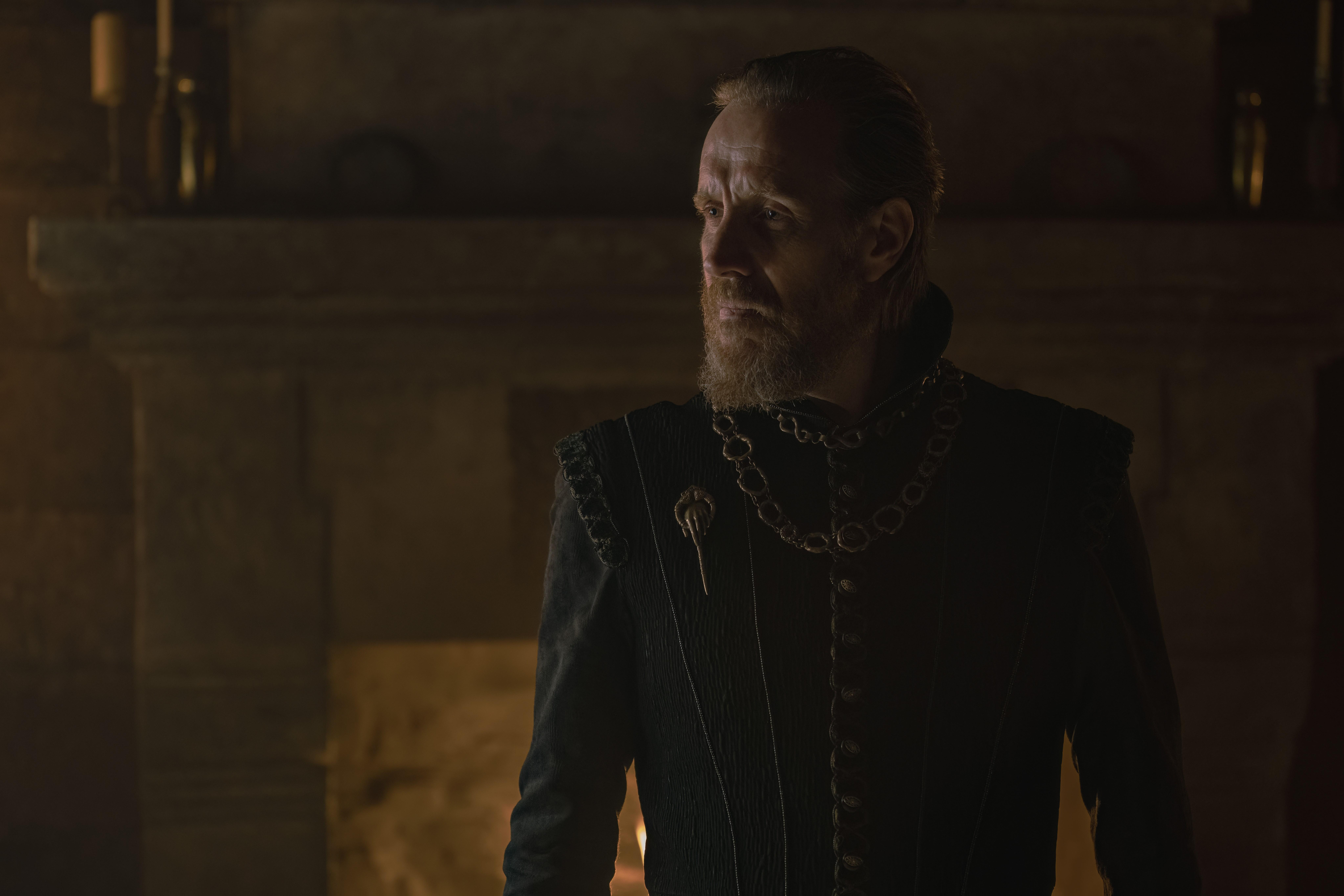 King's Landing Red Keep, Otto Hightower (Rhys Ifans), 1x09 (2)
