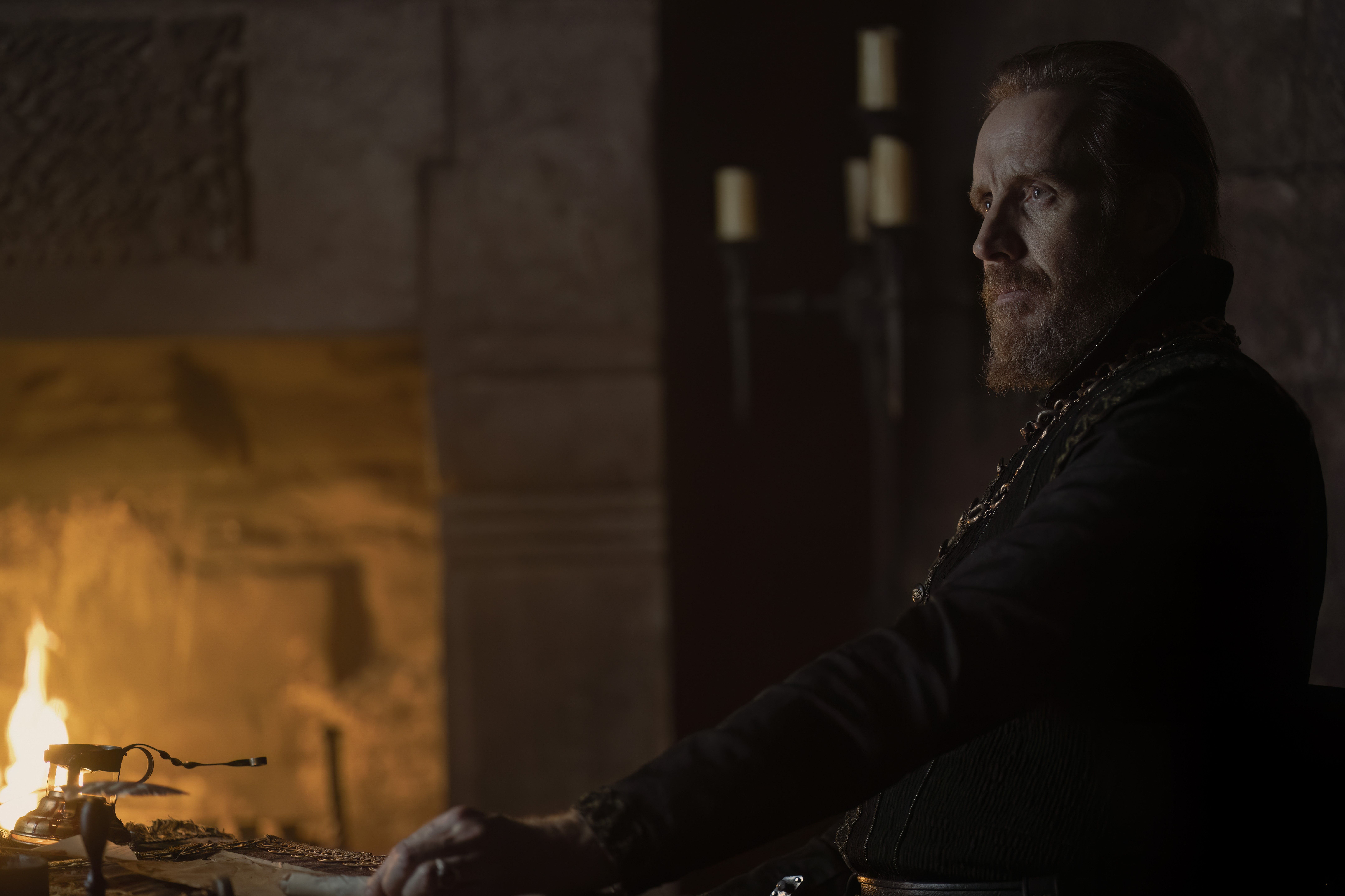 King's Landing Red Keep, Otto Hightower (Rhys Ifans), 1x09 (3)