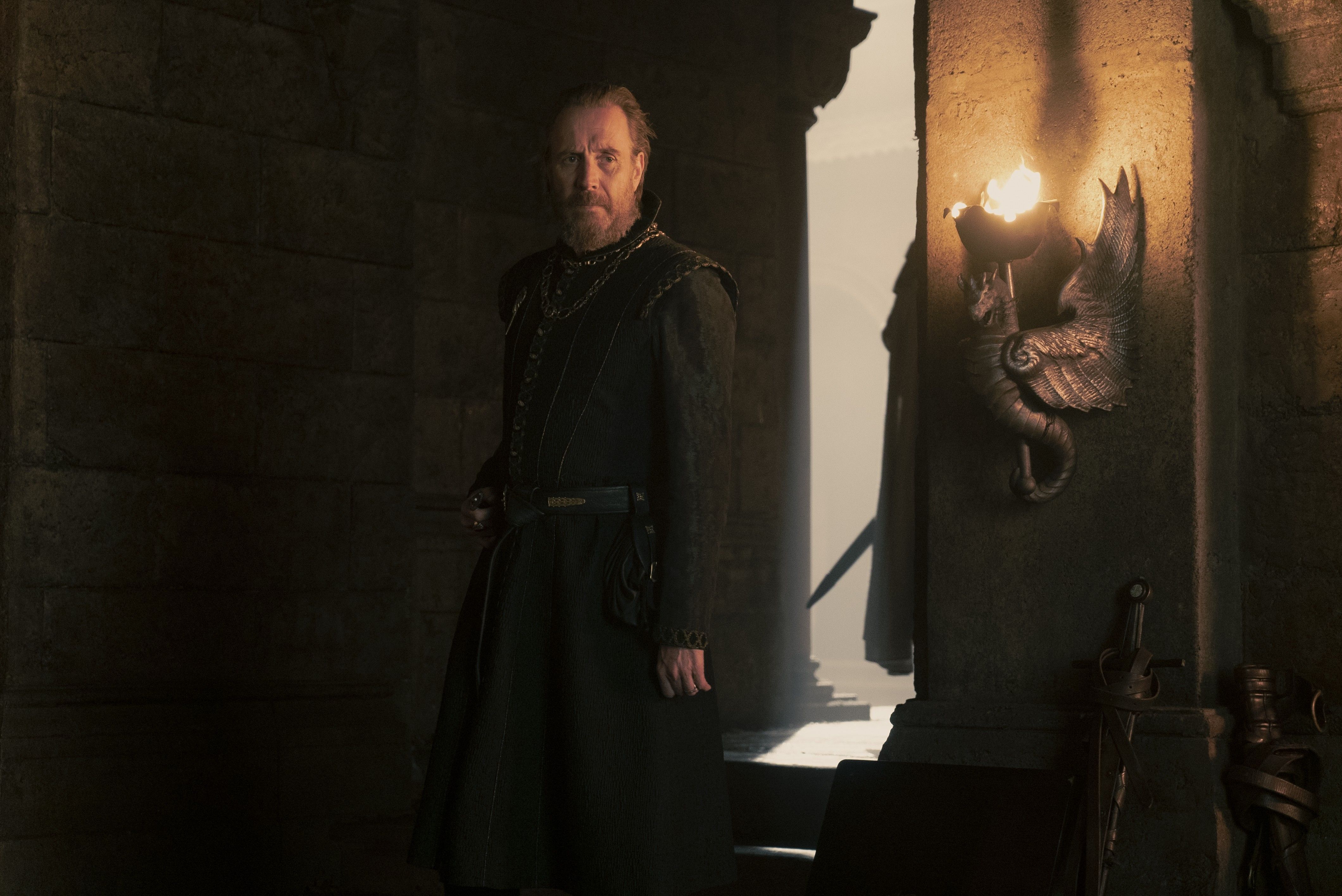 King's Landing Red Keep, Otto Hightower (Rhys Ifans), 1x09 (4)