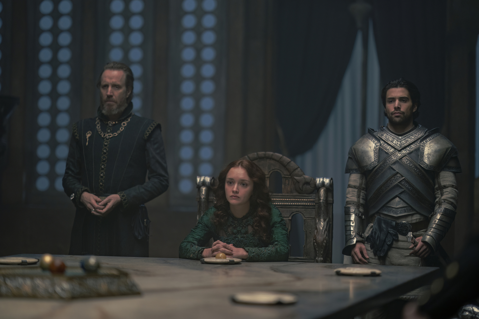 King's Landing Red Keep Small Council, Alicent Hightower (Olivia Cooke), Otto Hightower (Rhys Ifans), Criston Cole (Fabien Frankel), 1x09 (1)